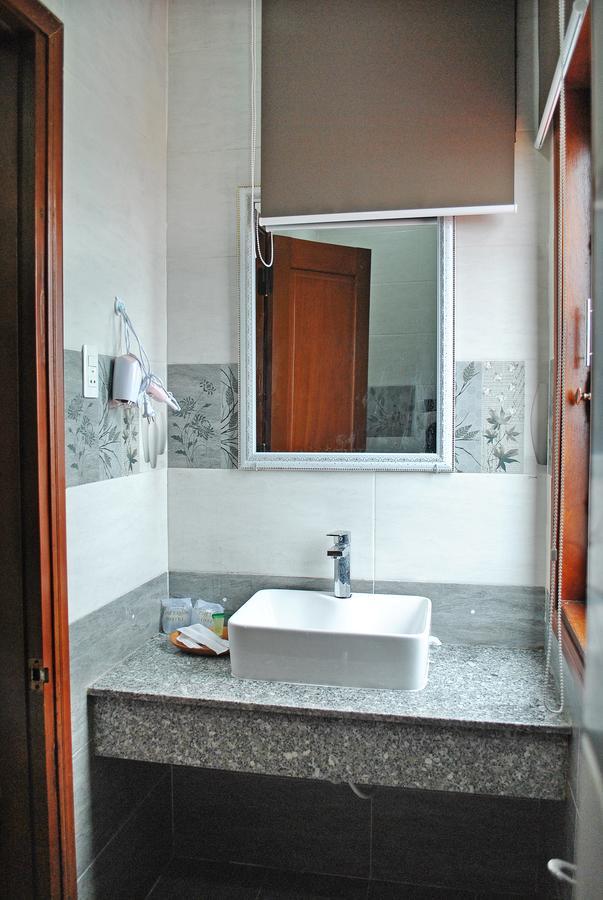 Phi Long Hotel Tuy Hoa Exterior photo